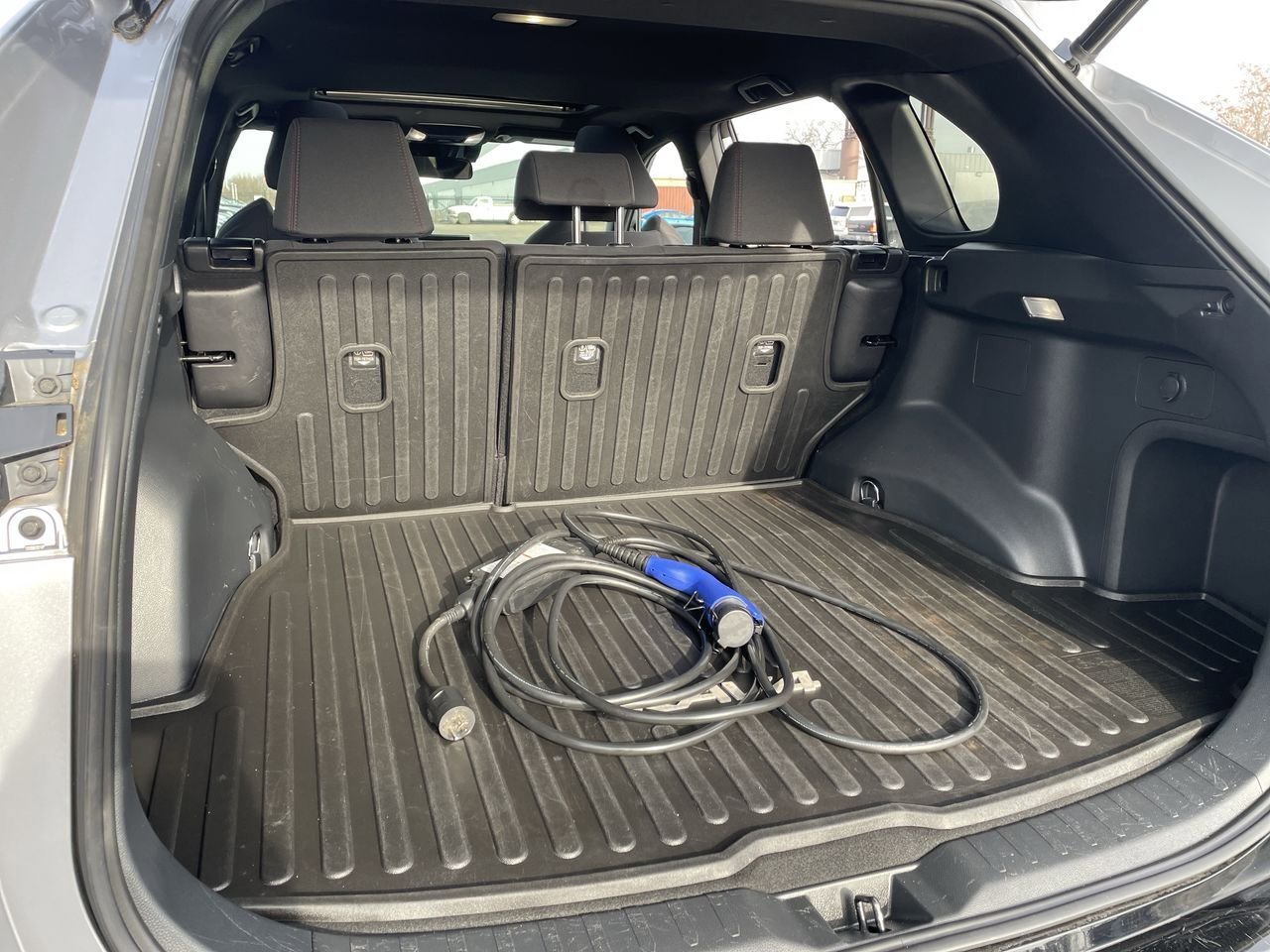 Thumbnail: 2023 Toyota RAV4 - 17