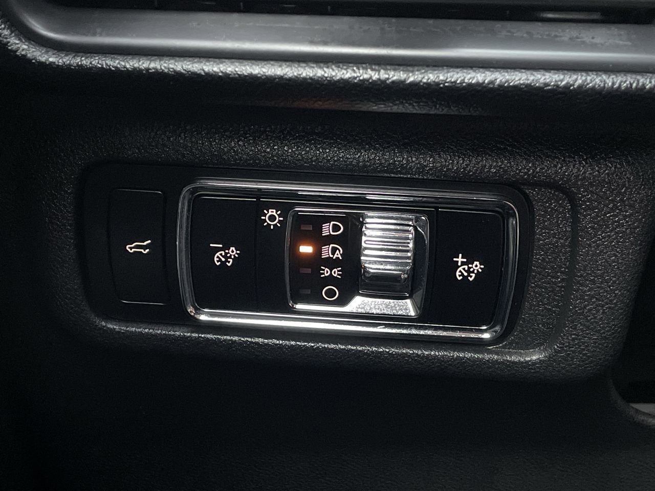 Thumbnail: 2023 Lincoln Corsair - 29