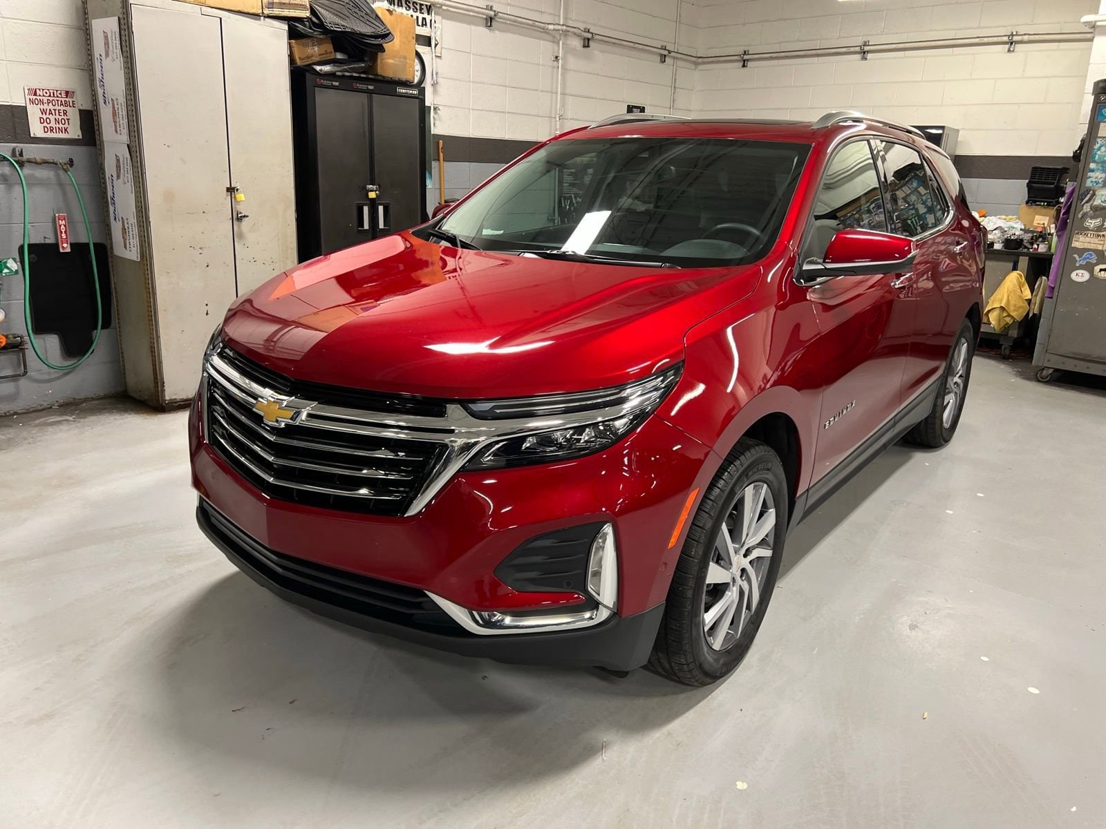 2023 Chevrolet Equinox Premier's photo