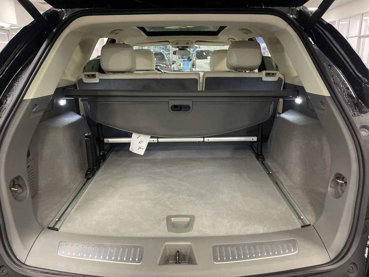 Thumbnail: 2023 Cadillac XT5 - 17