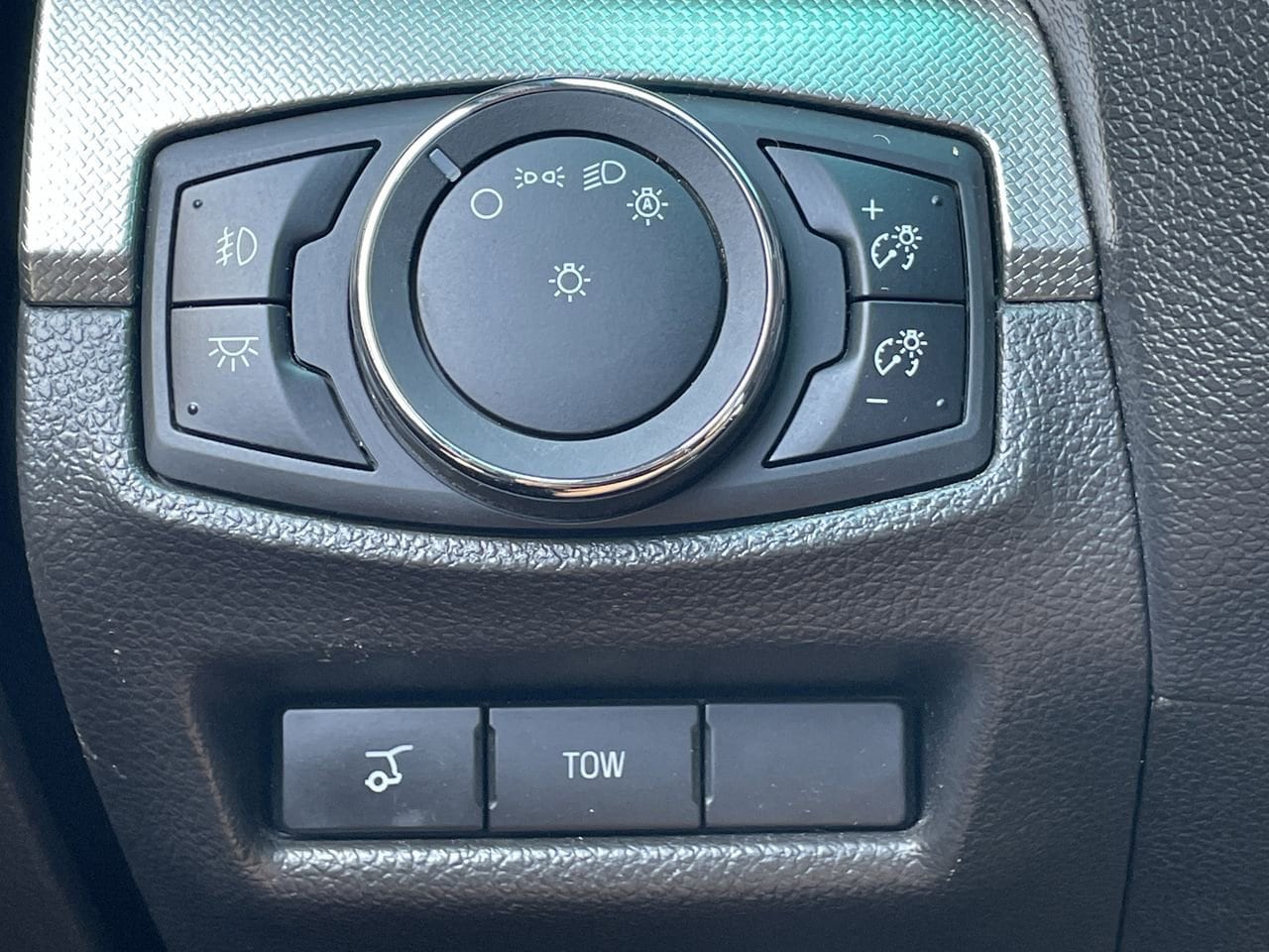 Thumbnail: 2015 Ford Explorer - 30