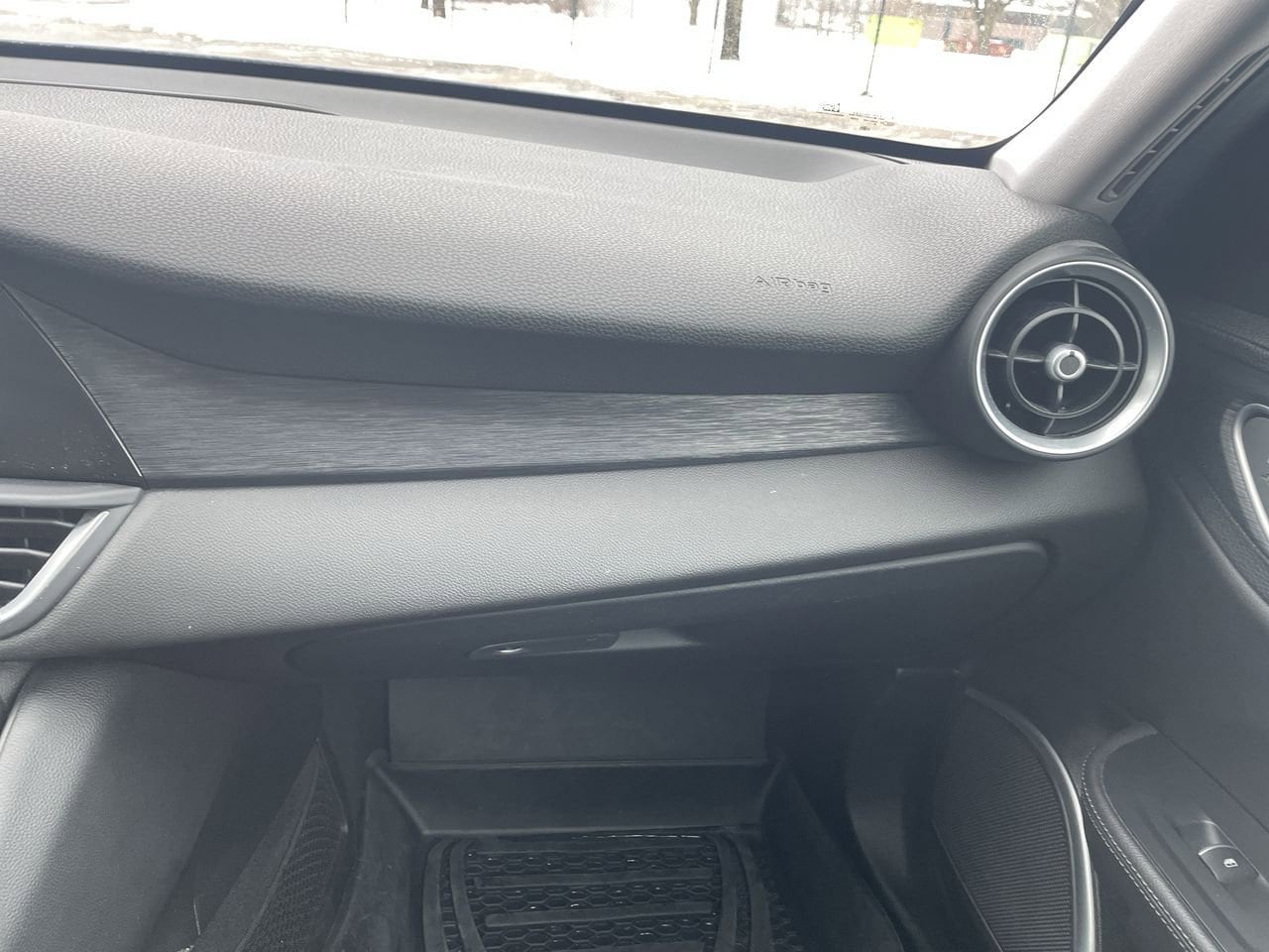 Thumbnail: 2019 Alfa Romeo Giulia - 16