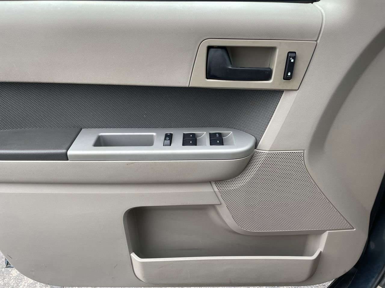 2010 Ford Escape XLT 26