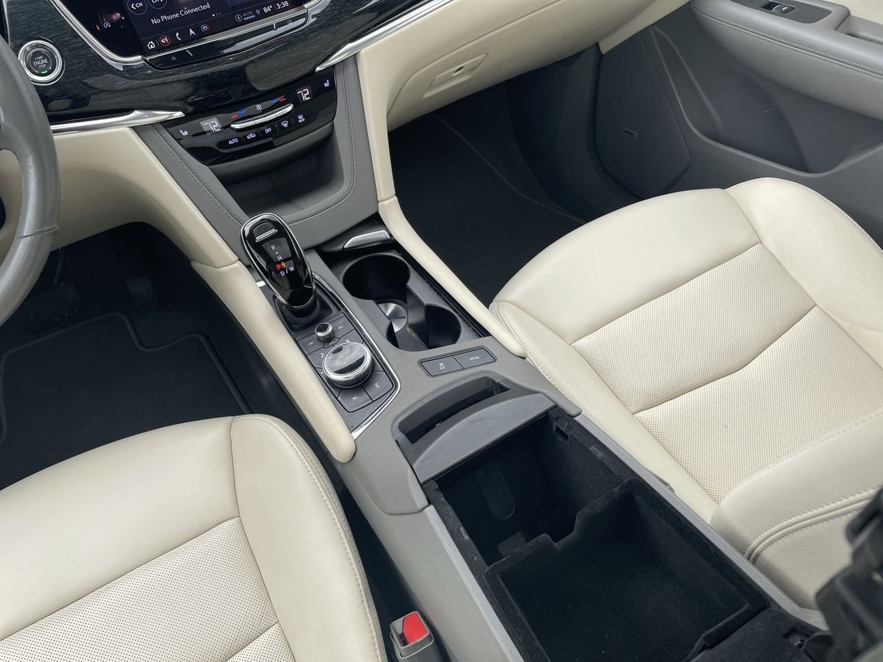 Thumbnail: 2022 Cadillac XT6 - 26