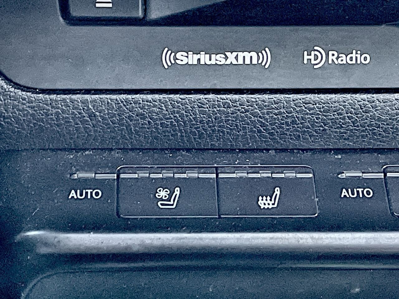 Thumbnail: 2020 Lexus UX - 22