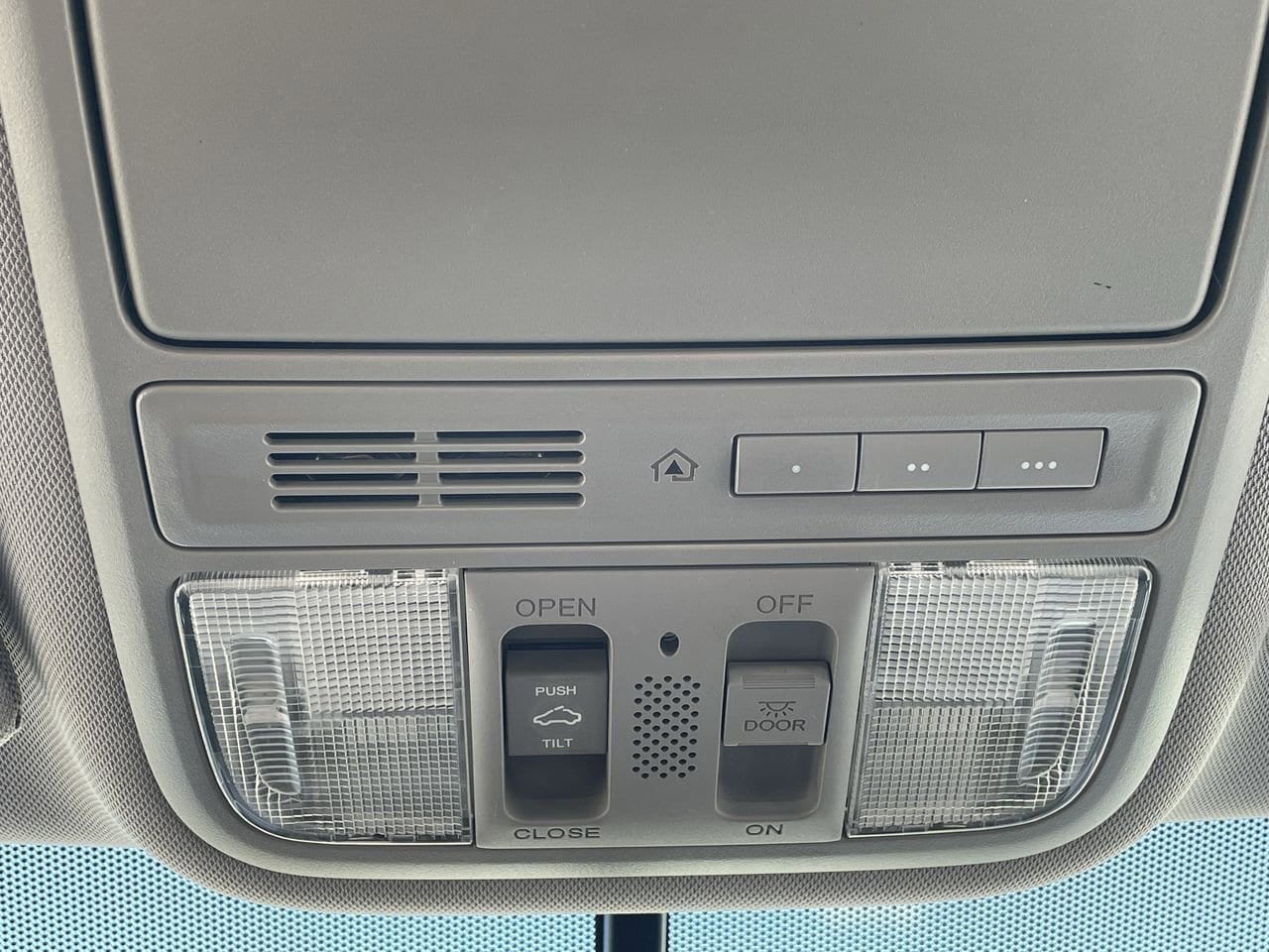 Thumbnail: 2013 Honda Odyssey - 30