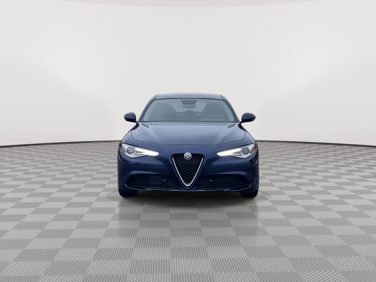 Thumbnail: 2019 Alfa Romeo Giulia - 3