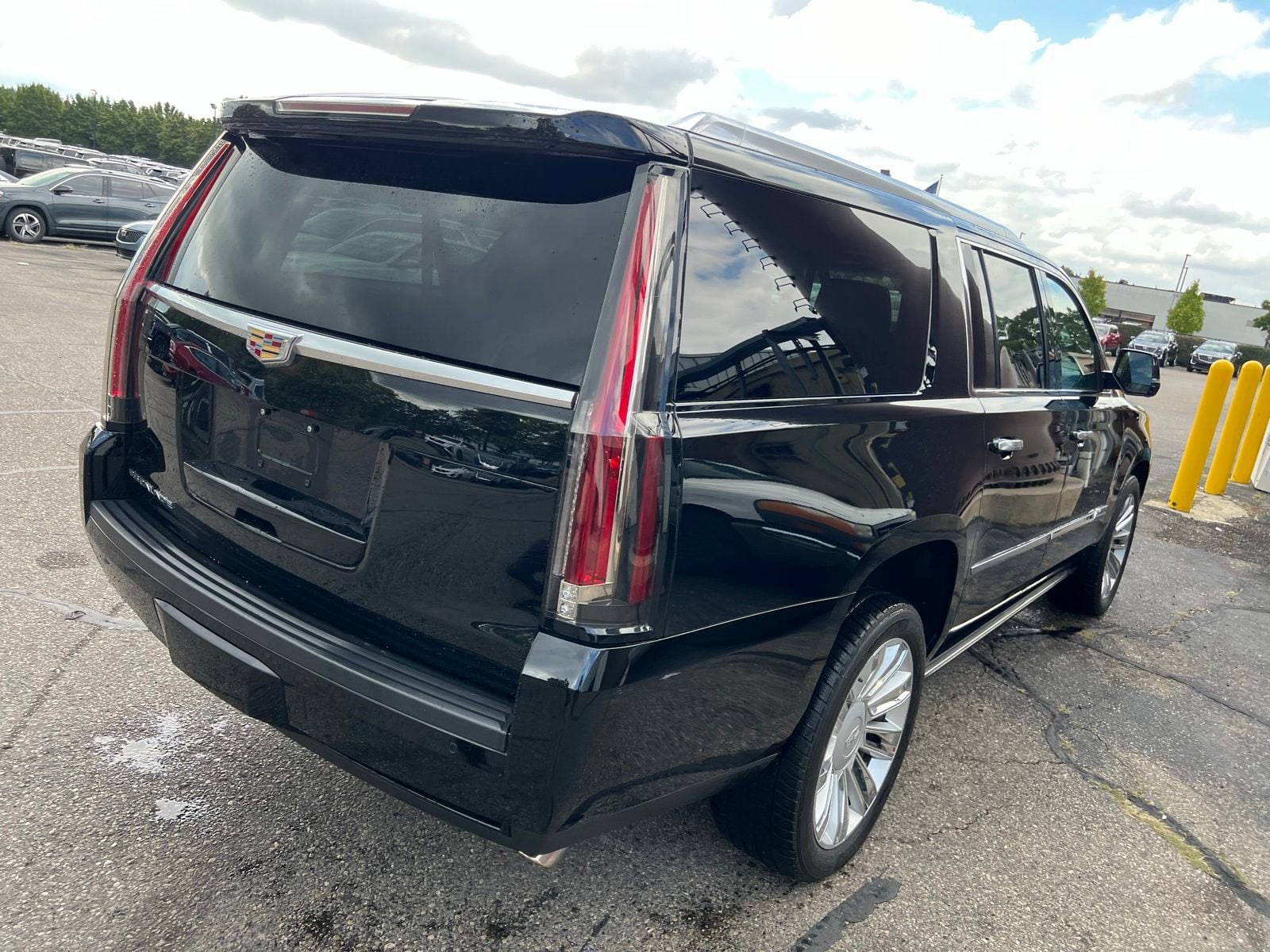 Thumbnail: 2016 Cadillac Escalade - 3