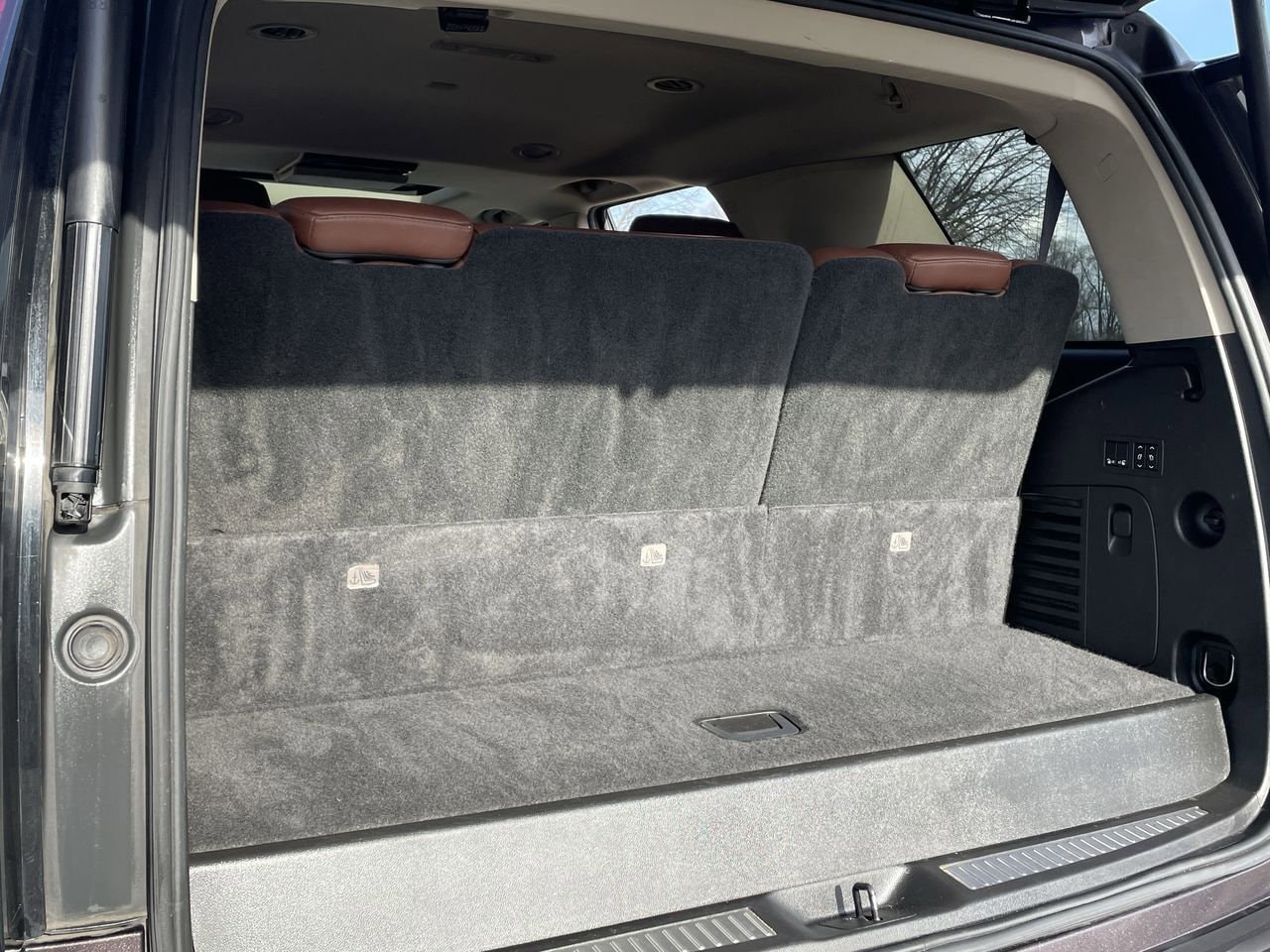 Thumbnail: 2015 Cadillac Escalade - 17