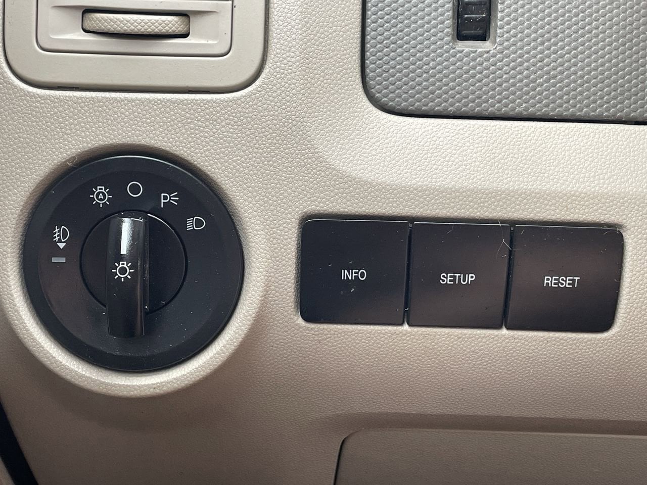 2010 Ford Escape XLT 23