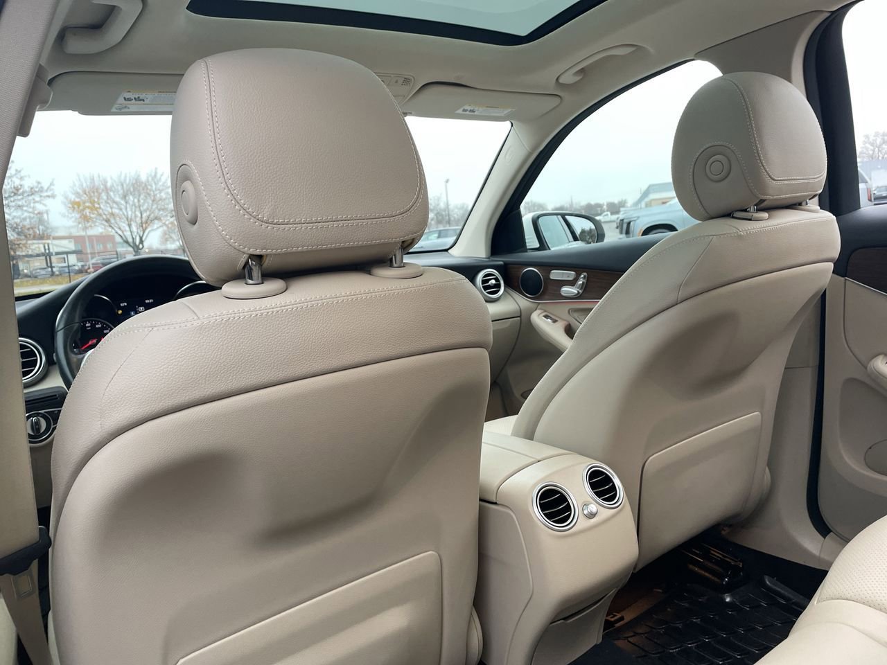 Thumbnail: 2022 Mercedes-Benz GLC - 20