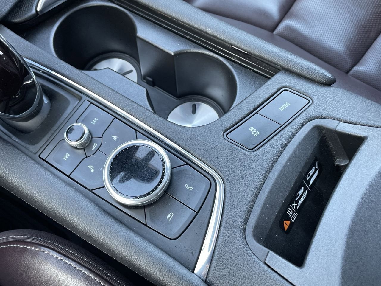 Thumbnail: 2022 Cadillac XT6 - 32