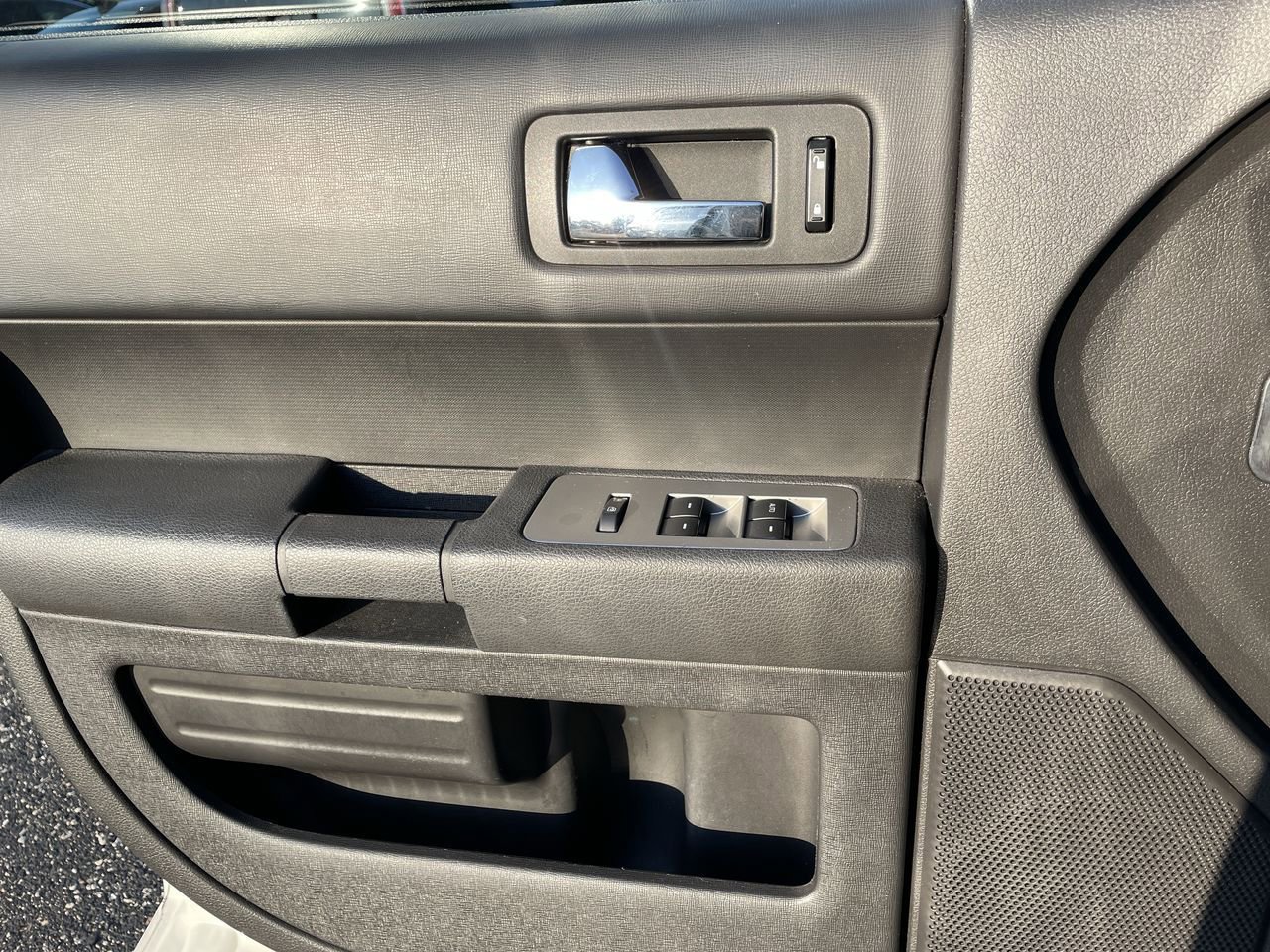 Thumbnail: 2010 Ford Flex - 27