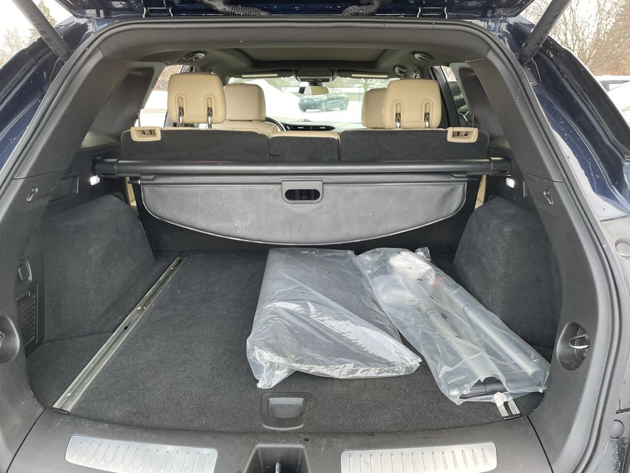 Thumbnail: 2017 Cadillac XT5 - 17