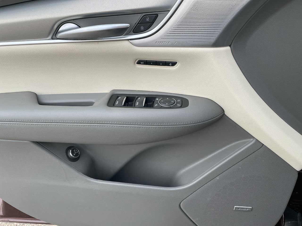 Thumbnail: 2023 Cadillac XT5 - 34