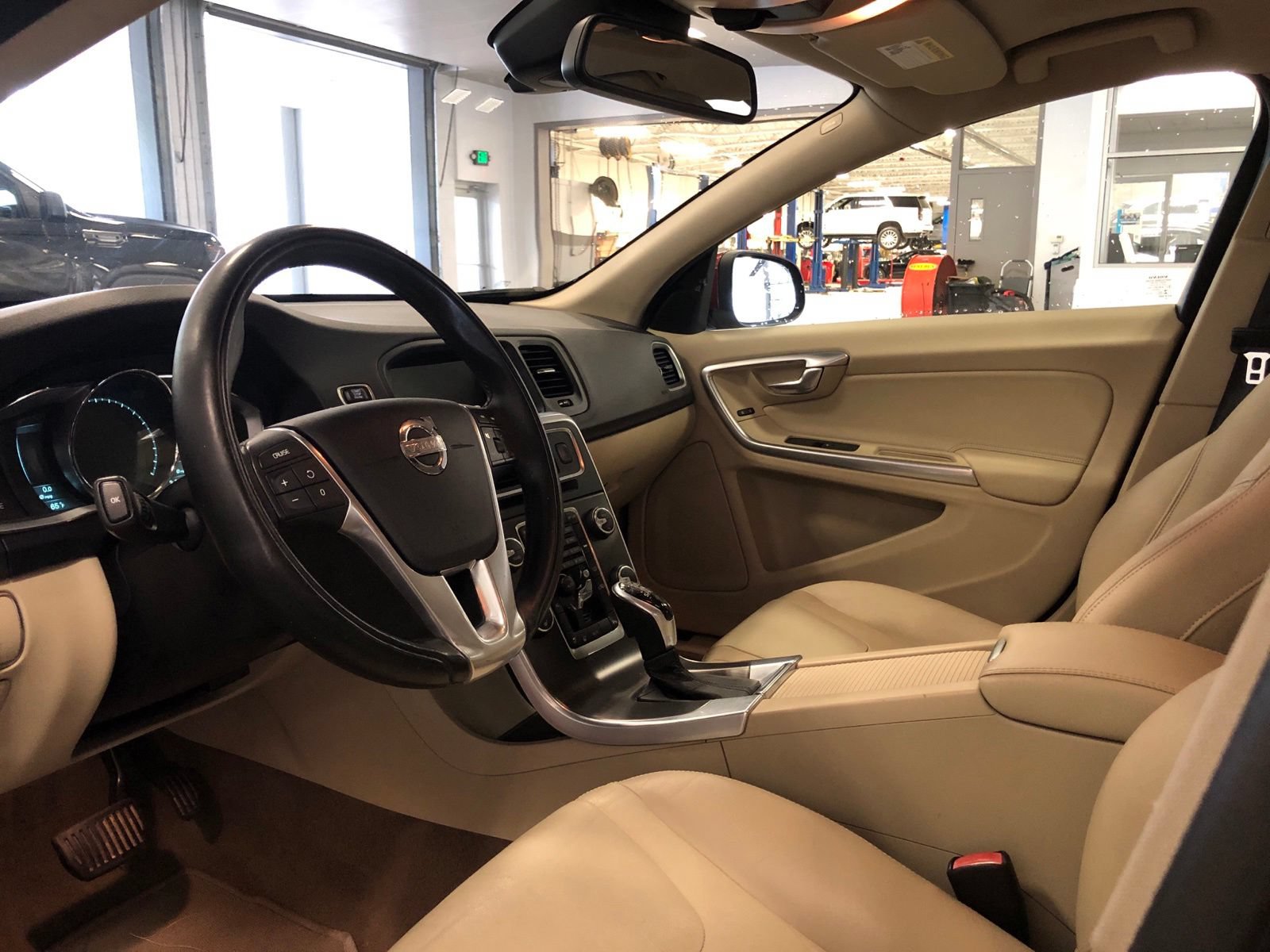 Thumbnail: 2015 Volvo V60 - 9