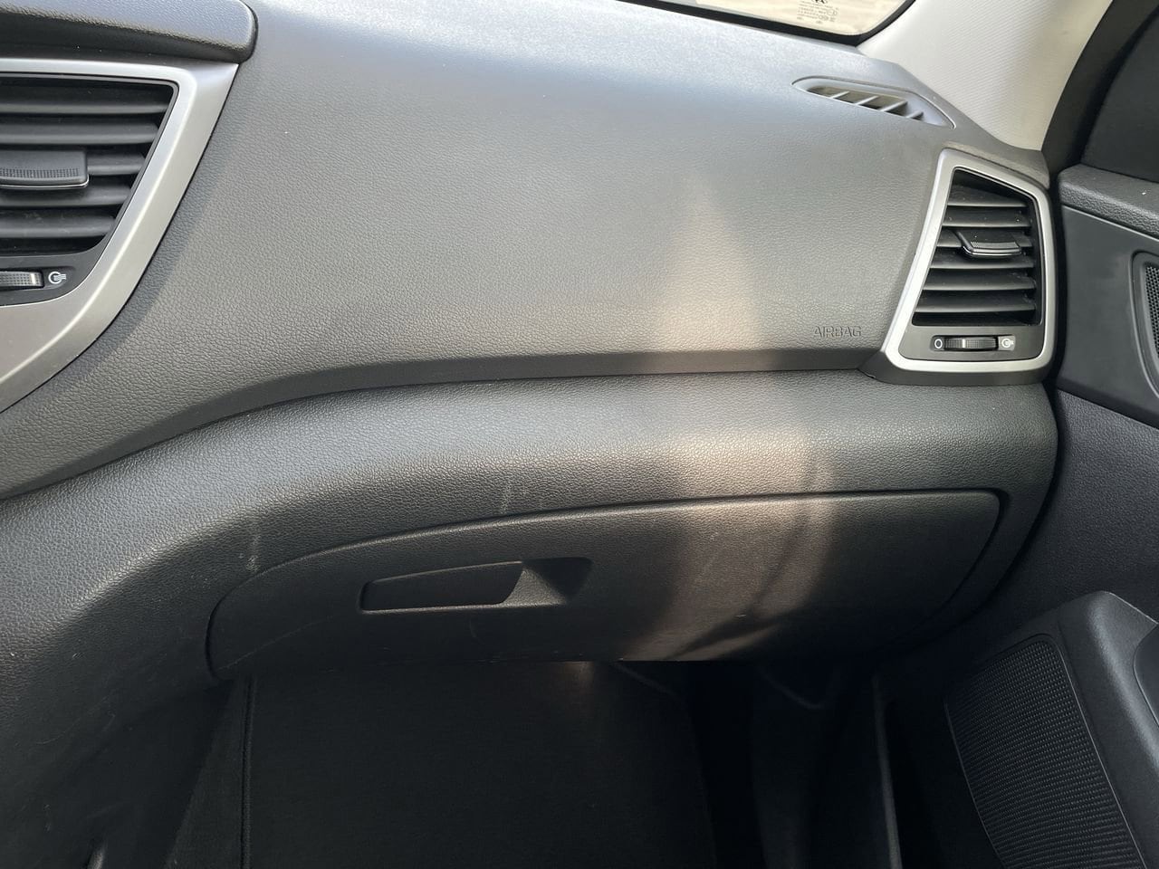 Thumbnail: 2016 Hyundai Tucson - 16