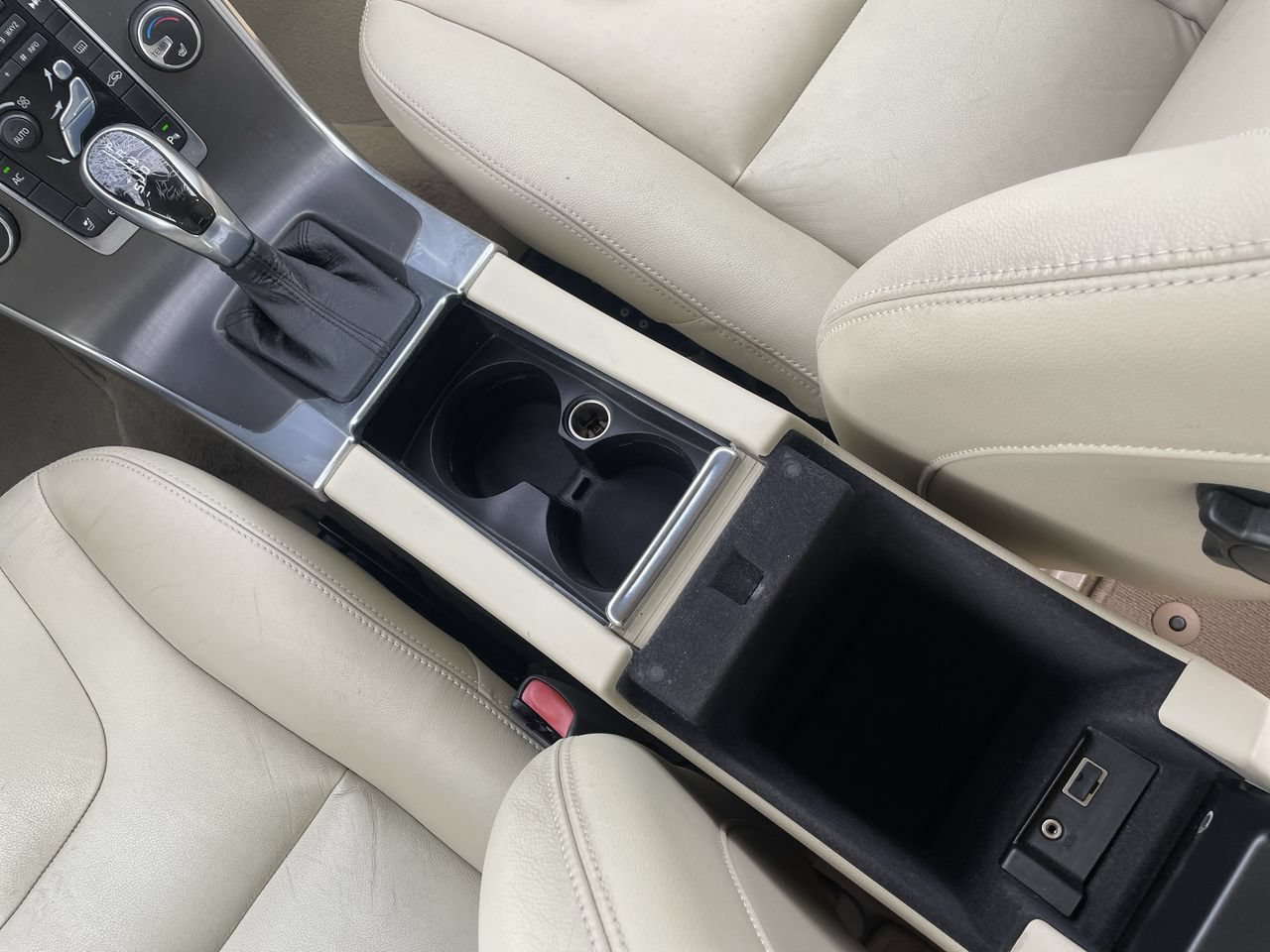 Thumbnail: 2015 Volvo V60 - 24