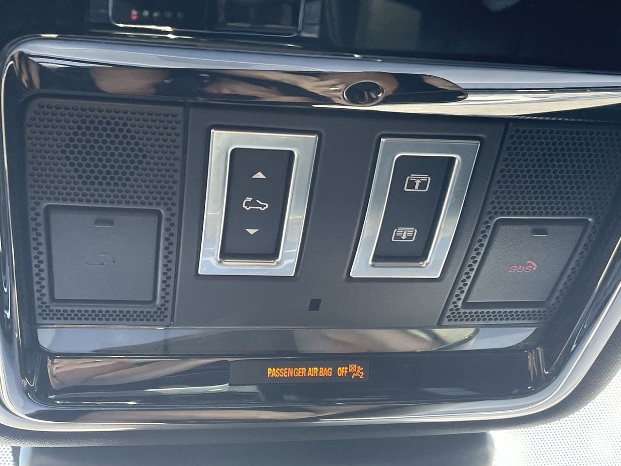 Thumbnail: 2018 Land Rover Range Rover Velar - 32