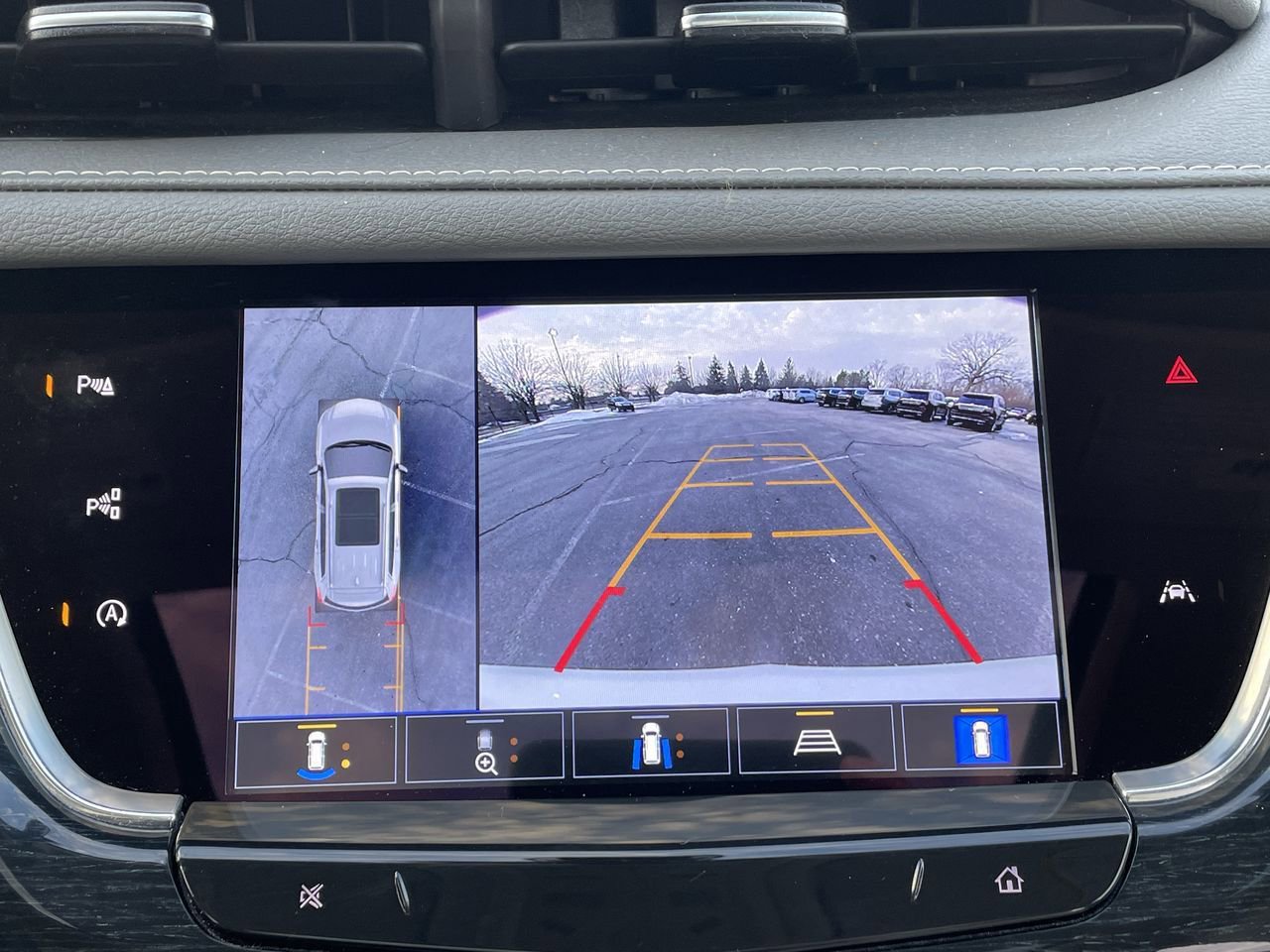 Thumbnail: 2024 Cadillac XT6 - 30