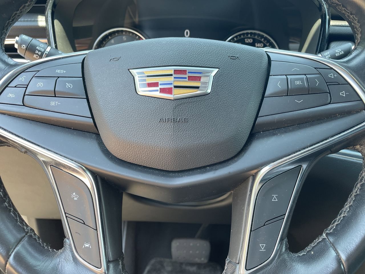 Thumbnail: 2023 Cadillac XT5 - 10
