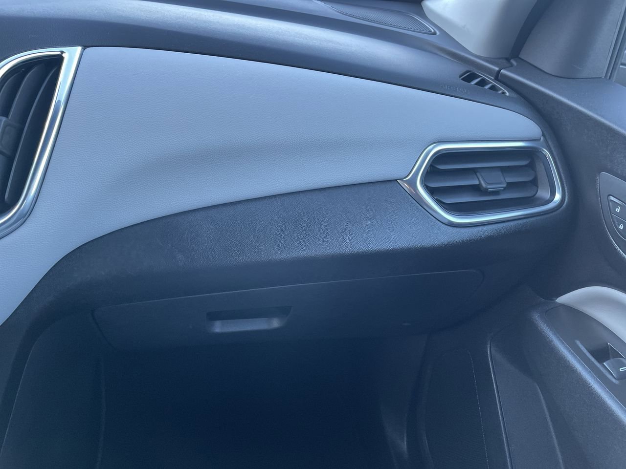 Thumbnail: 2023 Chevrolet Equinox - 16