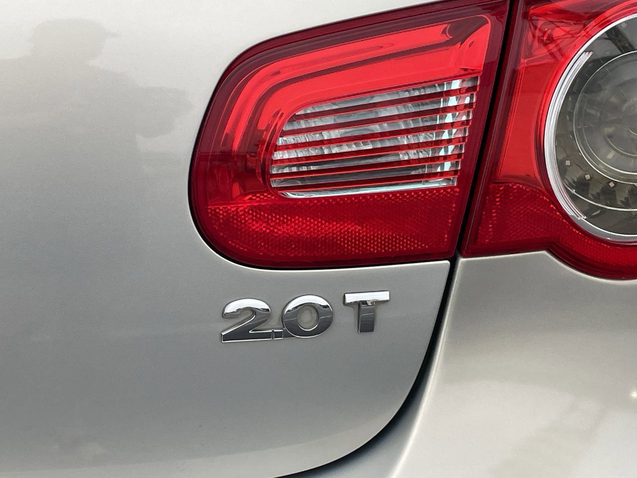 Thumbnail: 2010 Volkswagen Eos - 35