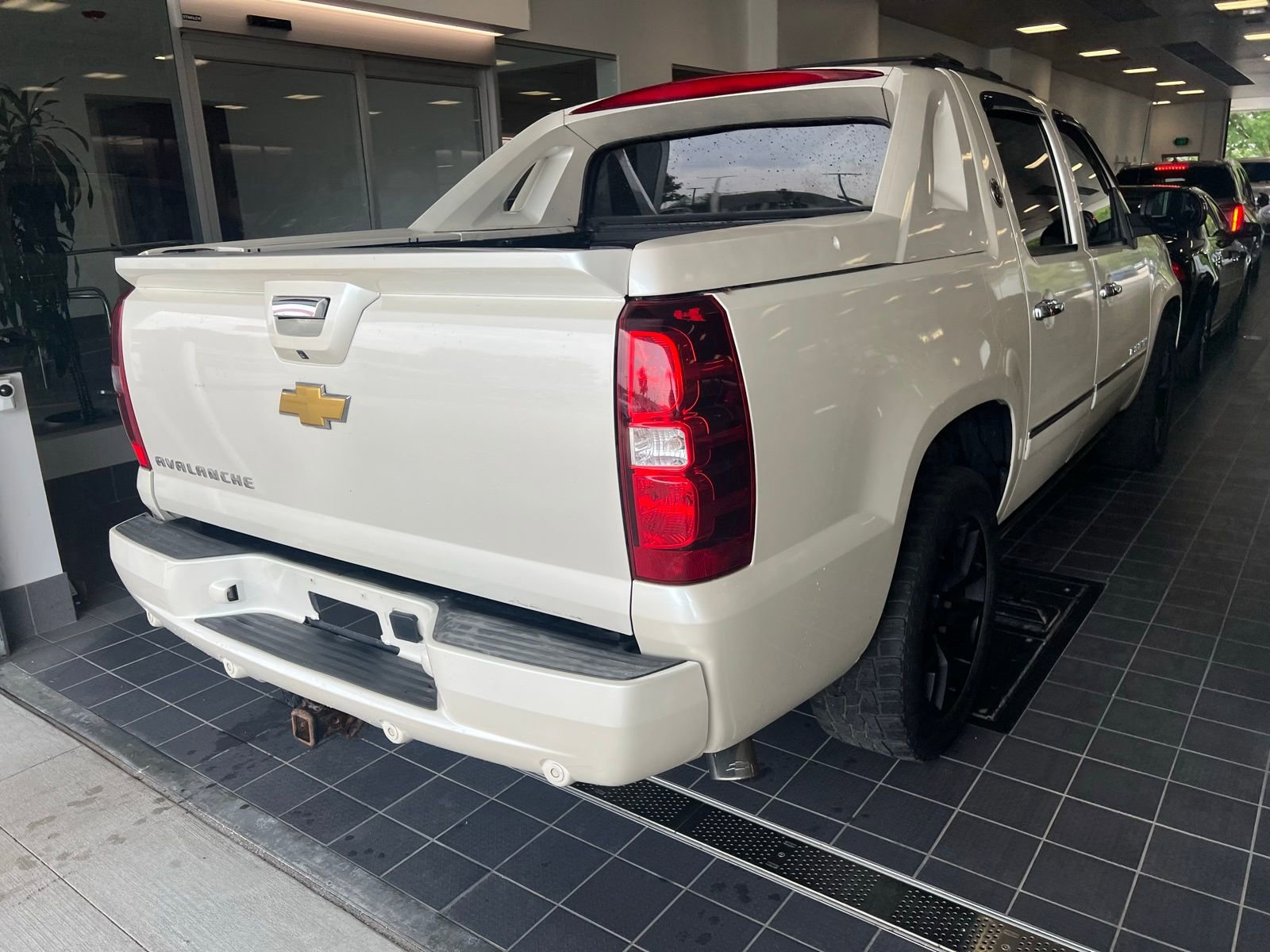 2013 Chevrolet Avalanche 1500 LTZ 3