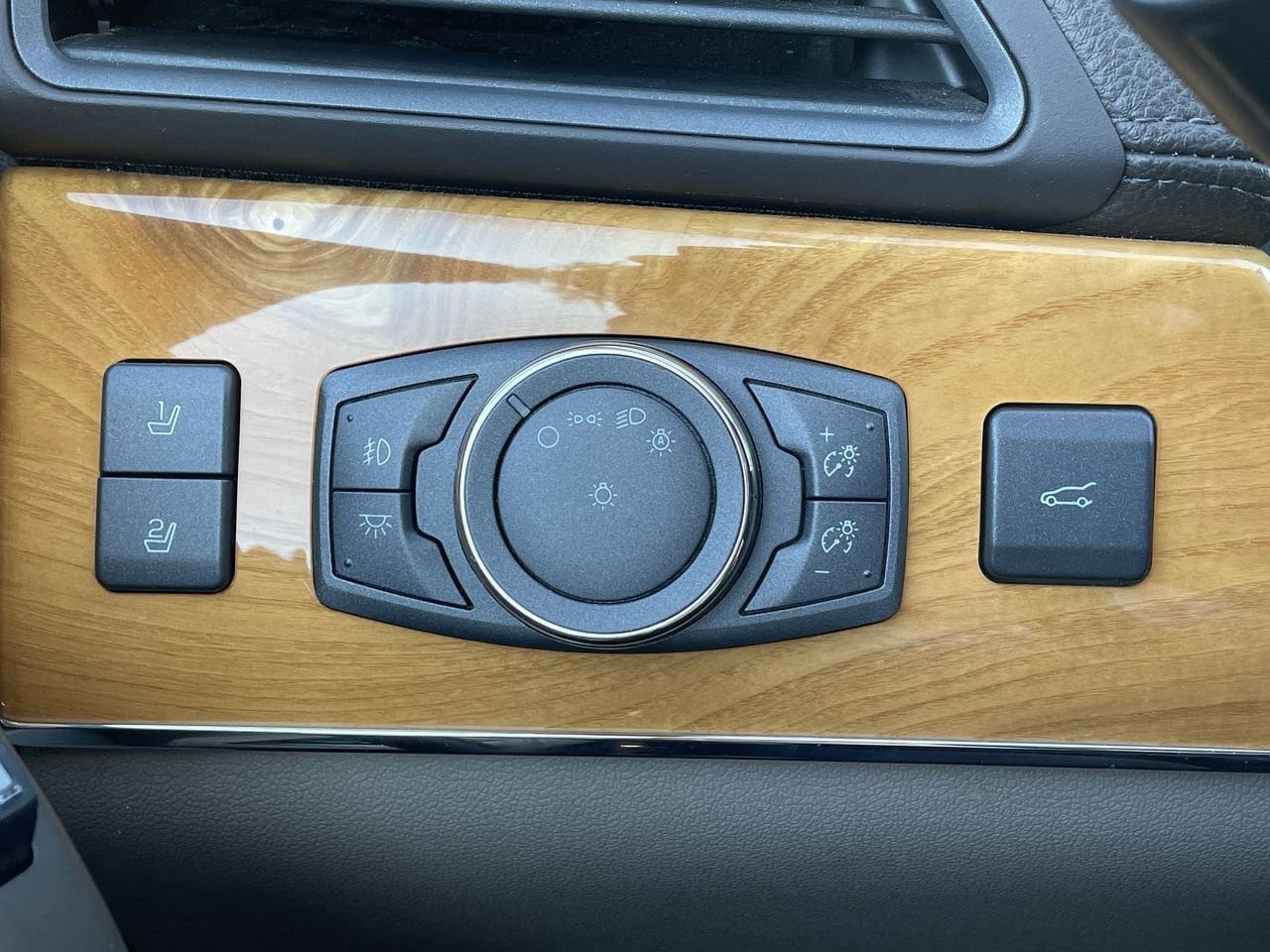 Thumbnail: 2015 Lincoln MKX - 29