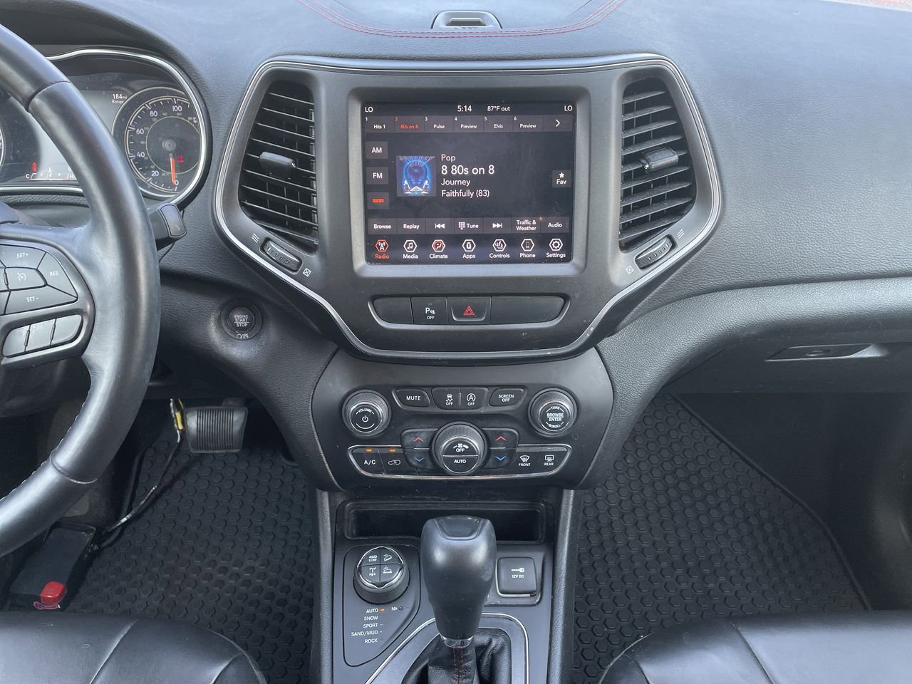 Thumbnail: 2019 Jeep Cherokee - 13