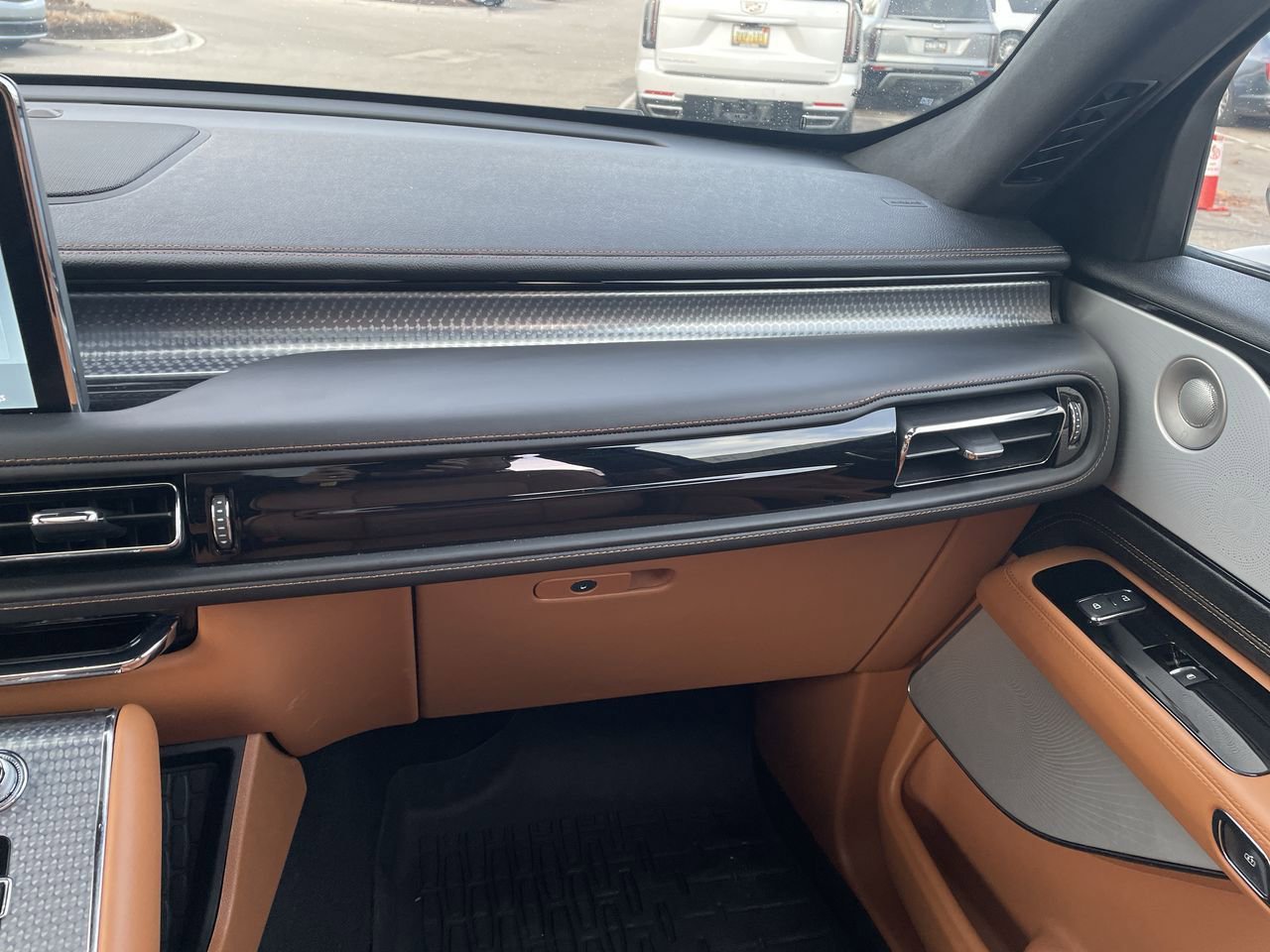 Thumbnail: 2024 Lincoln Aviator - 16