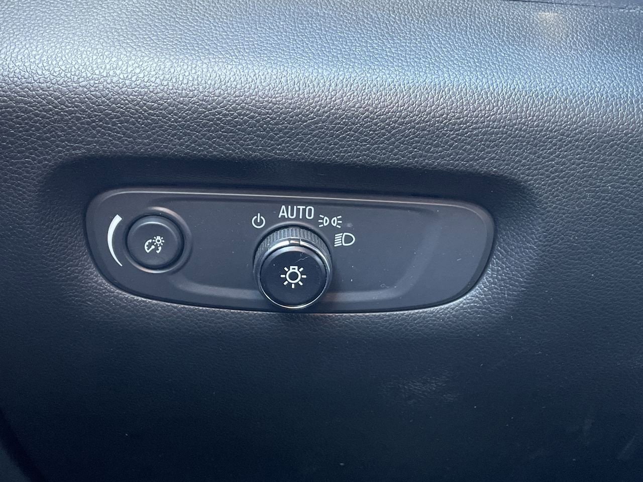 Thumbnail: 2023 Chevrolet Traverse - 30