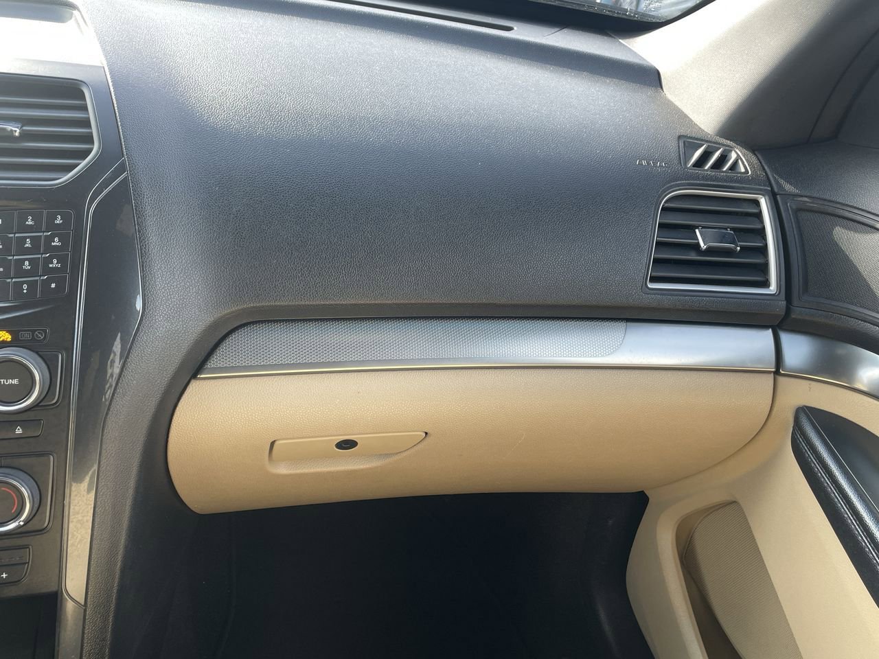 Thumbnail: 2016 Ford Explorer - 16