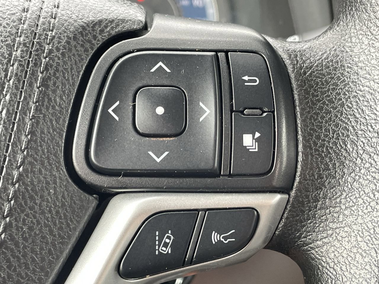Thumbnail: 2019 Toyota Sienna - 27