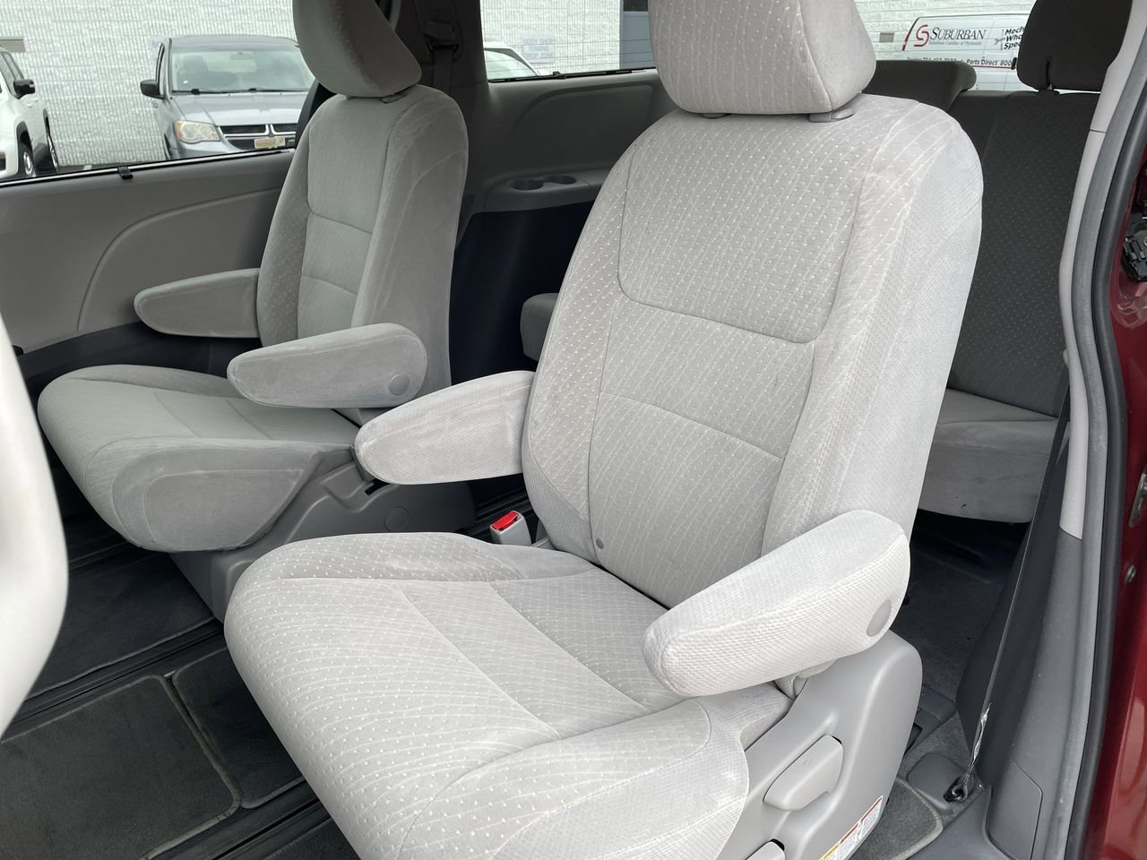 Thumbnail: 2019 Toyota Sienna - 19
