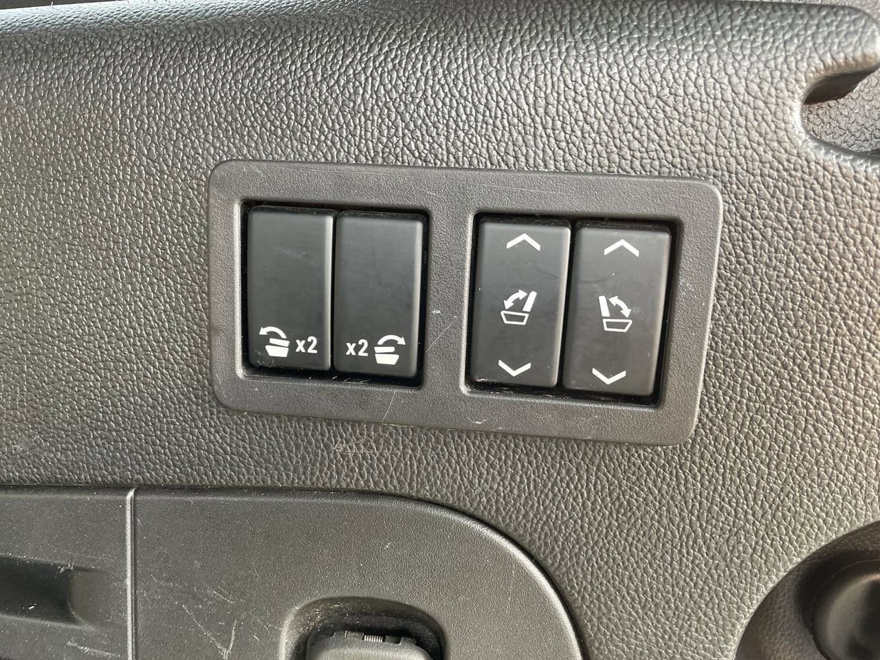 Thumbnail: 2018 Cadillac Escalade - 18