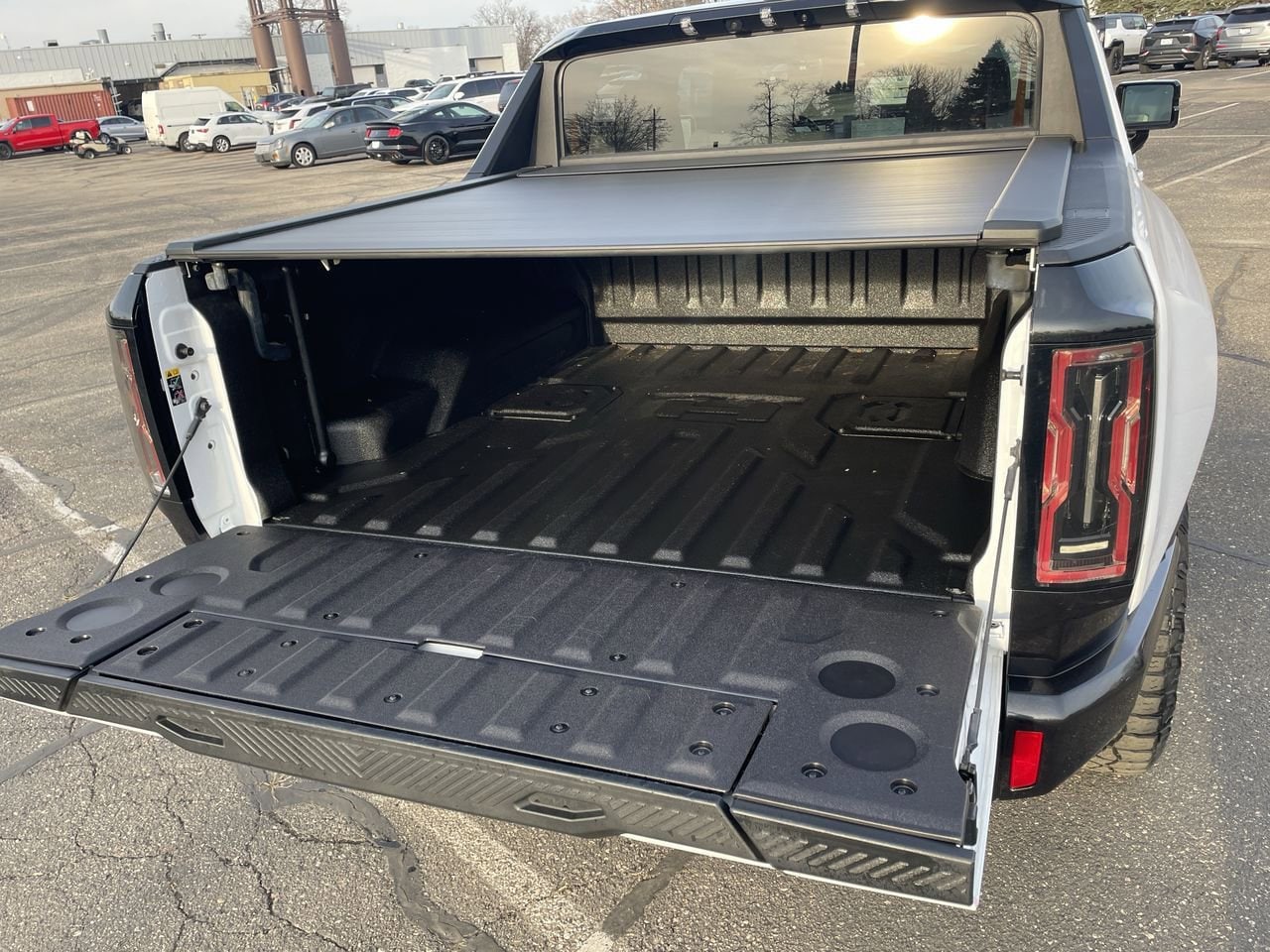 Thumbnail: 2022 GMC Hummer EV - 17