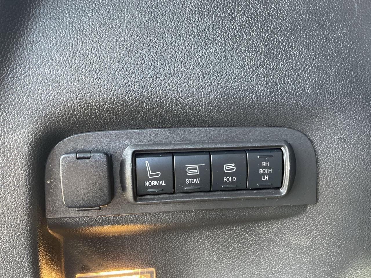 Thumbnail: 2015 Ford Explorer - 18