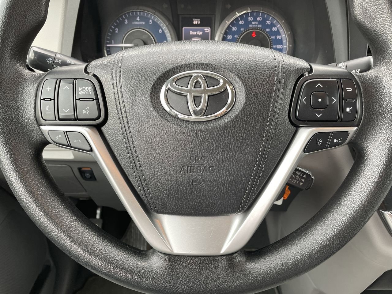 Thumbnail: 2019 Toyota Sienna - 10