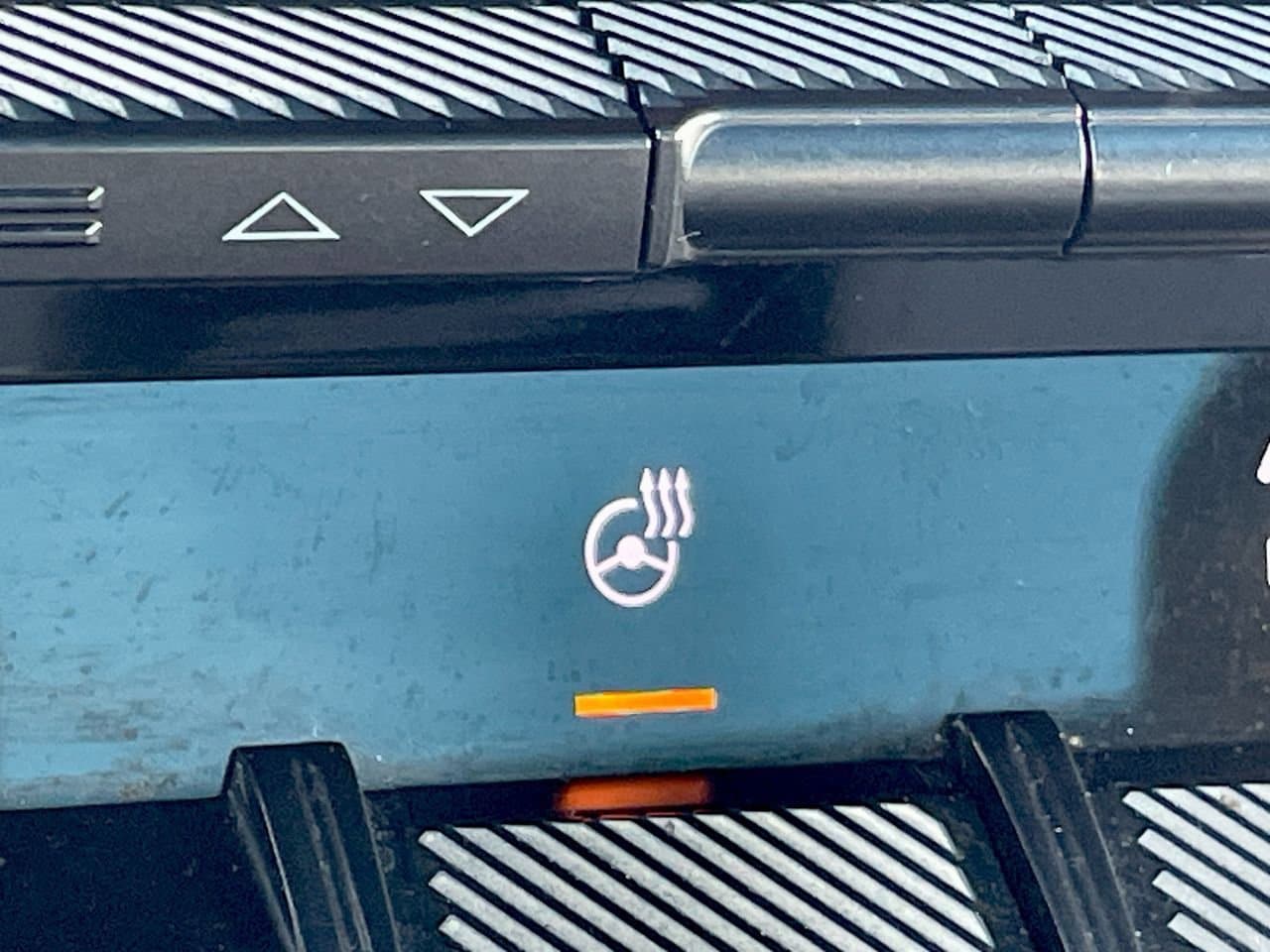 Thumbnail: 2022 GMC Hummer EV - 24