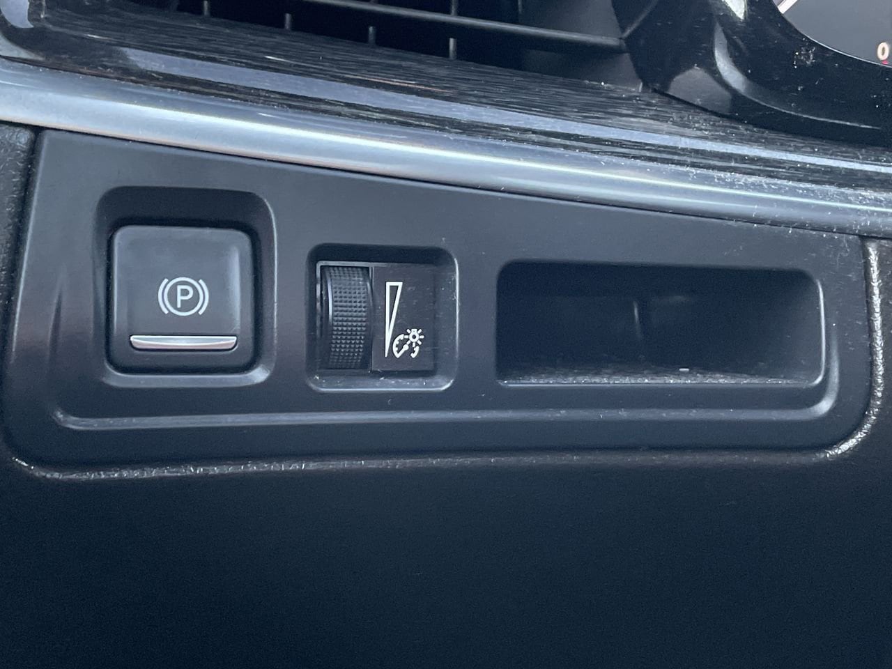 Thumbnail: 2023 Cadillac XT5 - 30