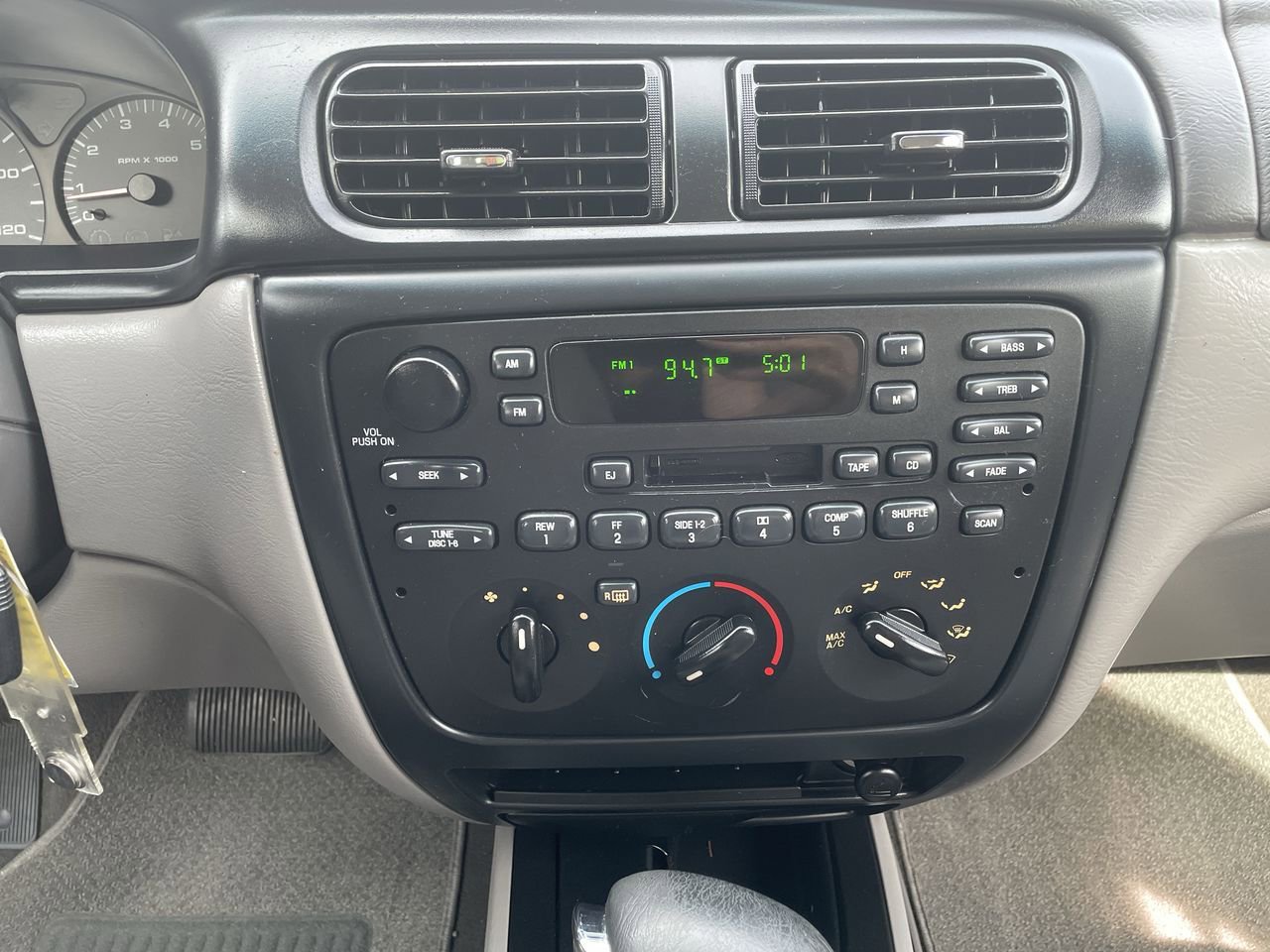 Thumbnail: 2001 Ford Taurus - 13