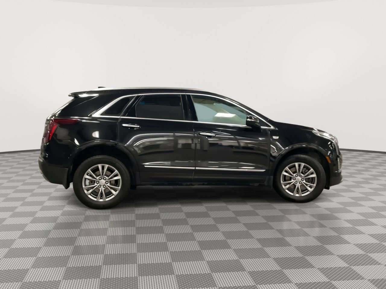 Thumbnail: 2023 Cadillac XT5 - 9