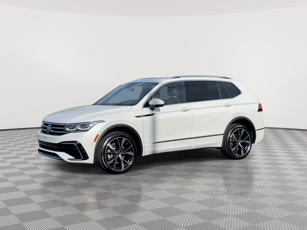 Thumbnail: 2024 Volkswagen Tiguan - 4