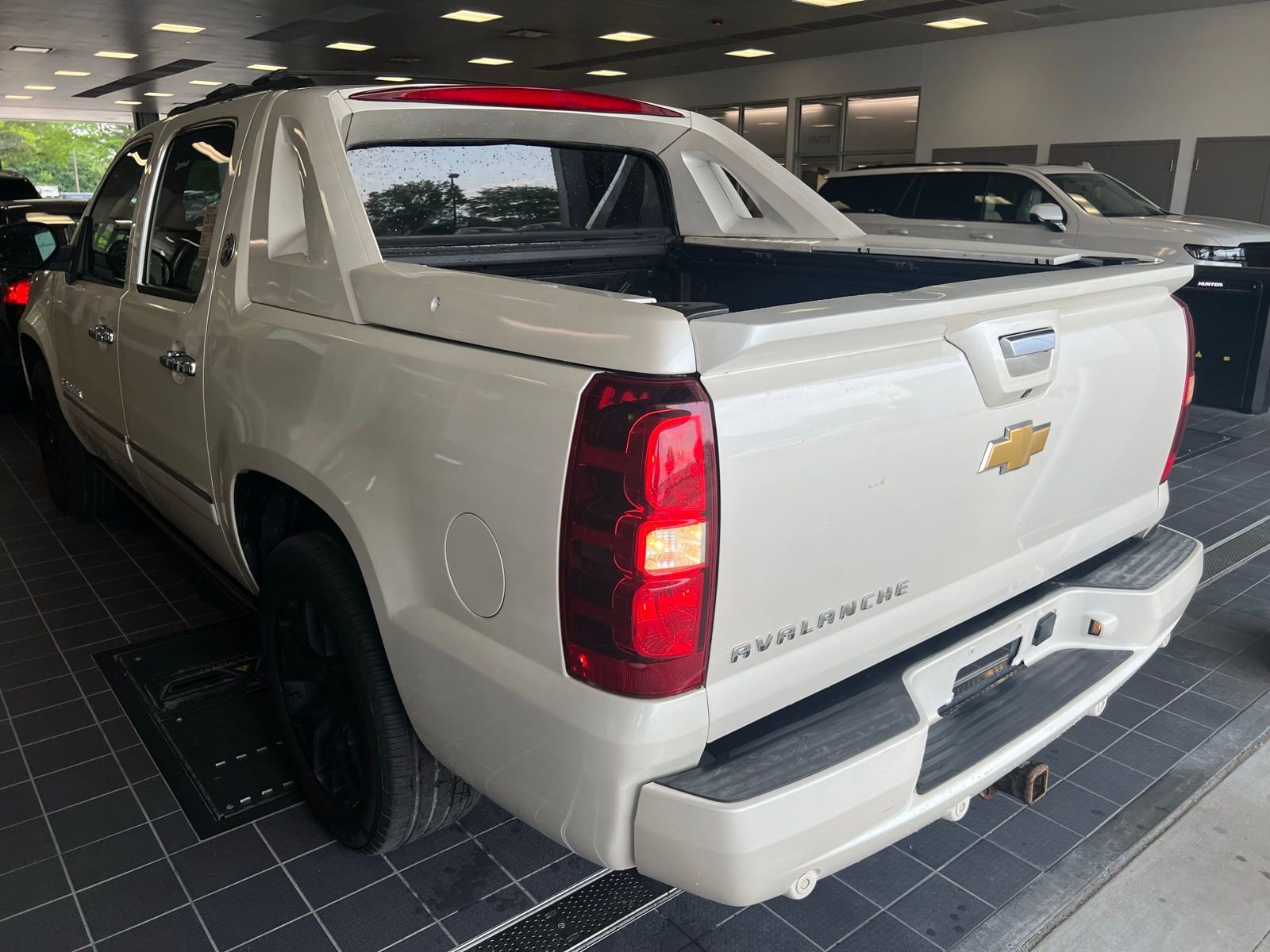 2013 Chevrolet Avalanche 1500 LTZ 2