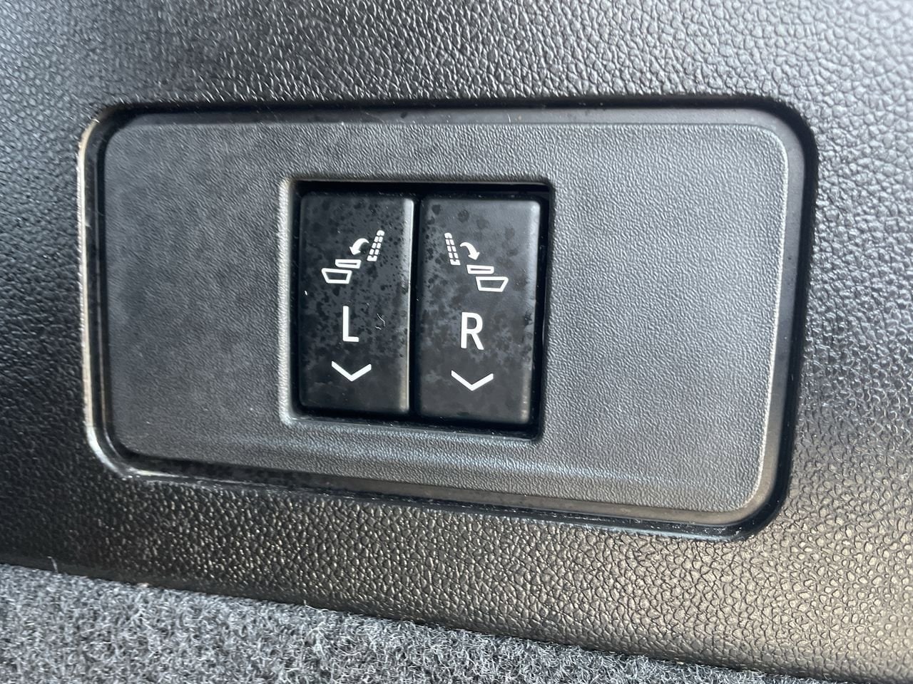 Thumbnail: 2025 Cadillac XT6 - 18