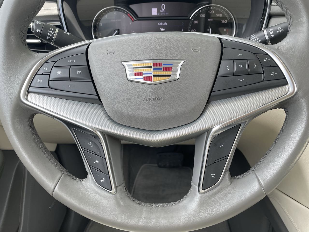 Thumbnail: 2023 Cadillac XT5 - 10