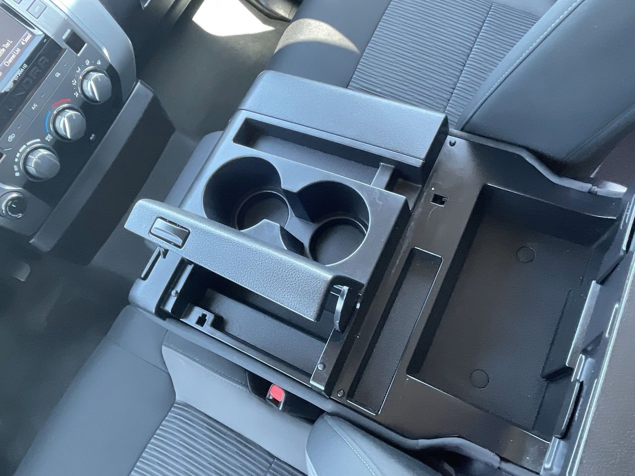 Thumbnail: 2016 Toyota Tundra - 21