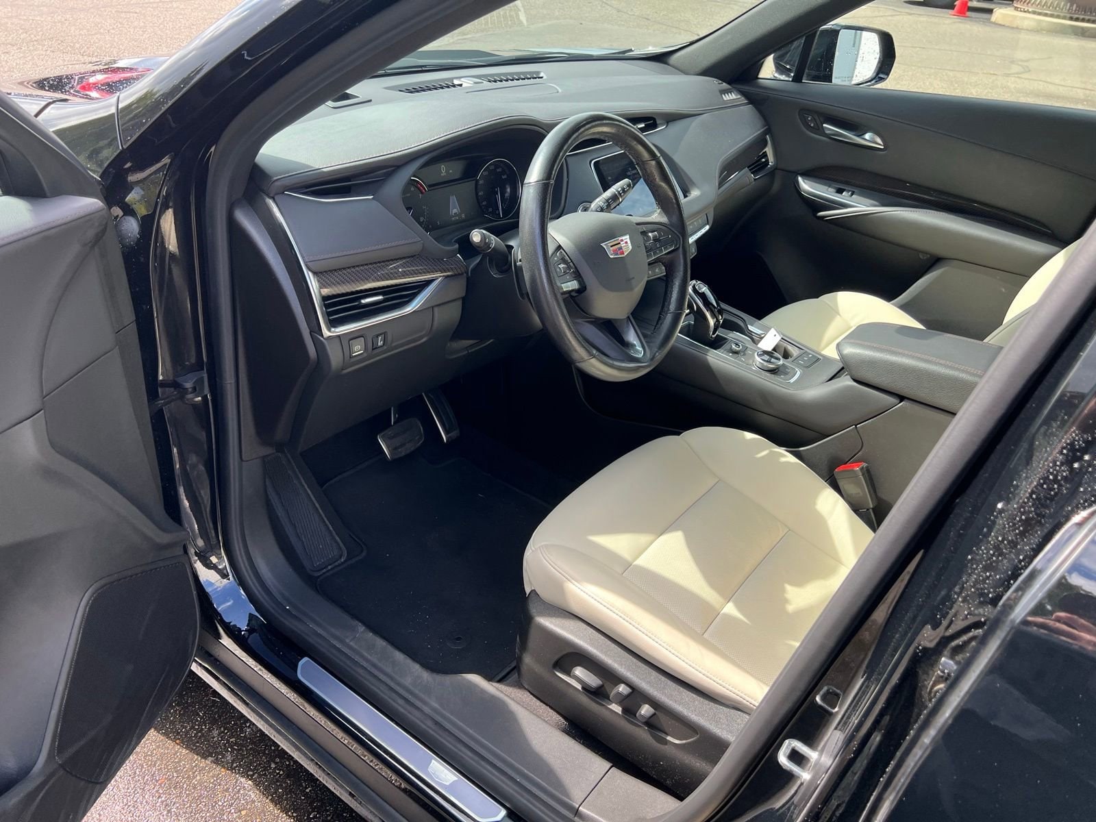 Thumbnail: 2022 Cadillac XT4 - 5