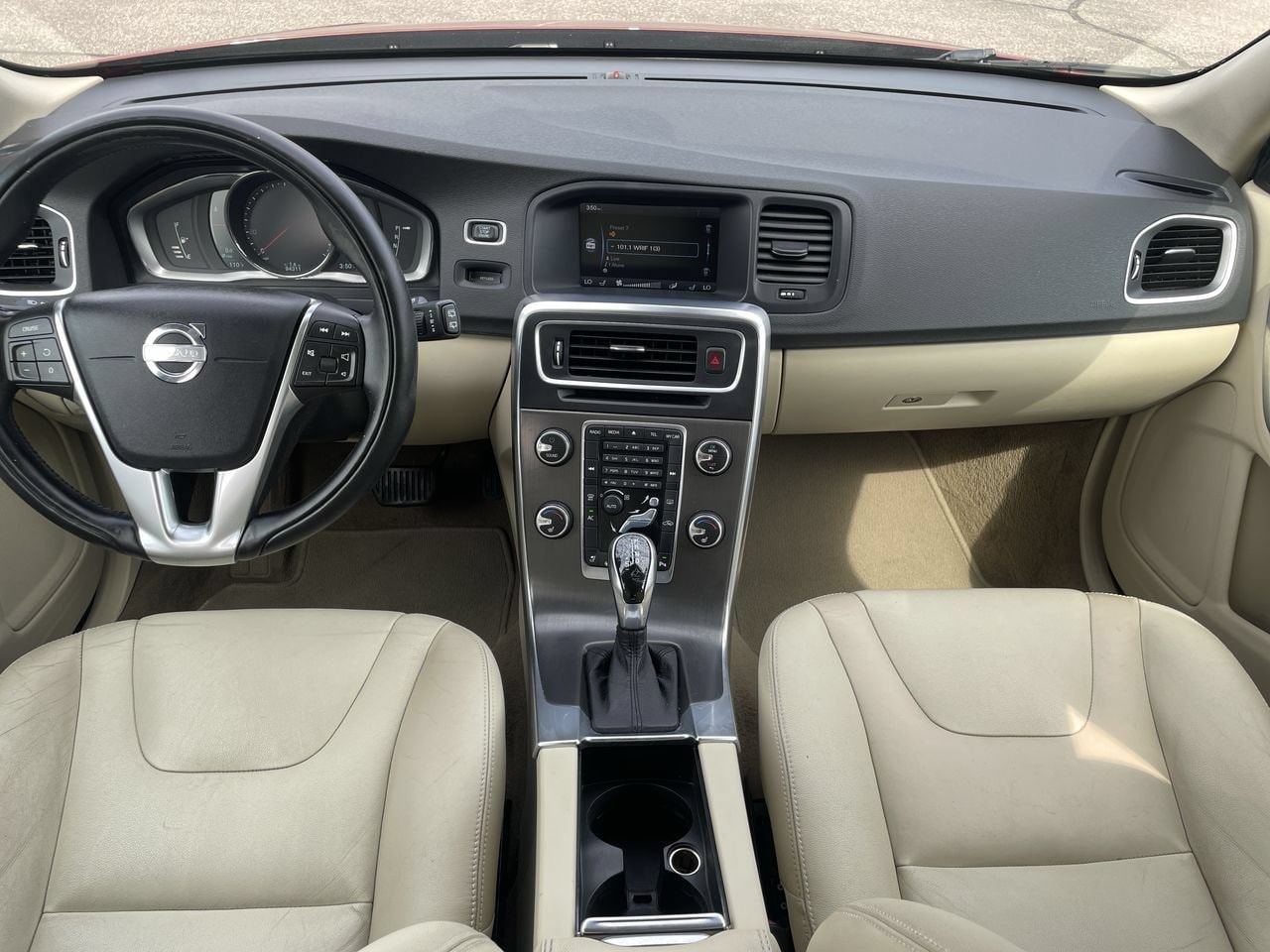 Thumbnail: 2015 Volvo V60 - 23